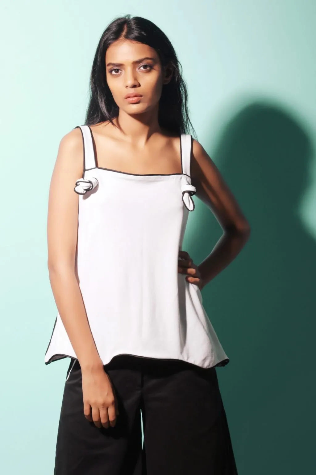 Echo Knotted Outline Top